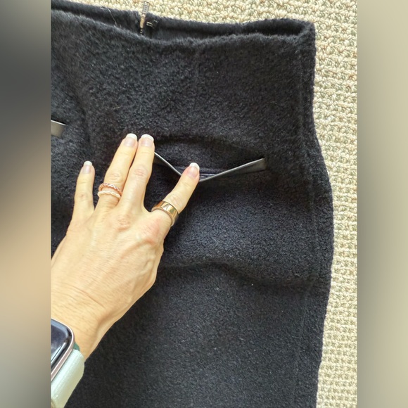 Theory Black Wool and Leather Mini Skirt Size 4 with mink pockets - Picture 3 of 9